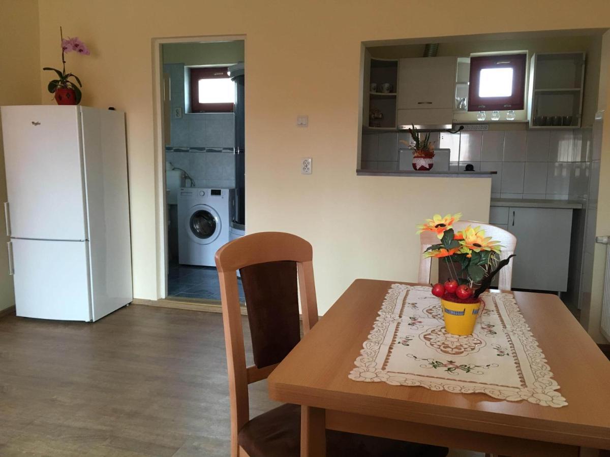 Bicsak Apartman Apartment Joseni ภายนอก รูปภาพ